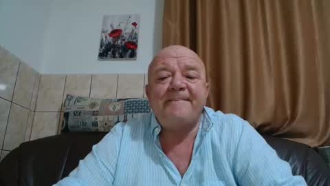 Snapshot of fullballs6 chatting on December 13, 2:10 am fullballs6 online show from December 13, 2:10 am