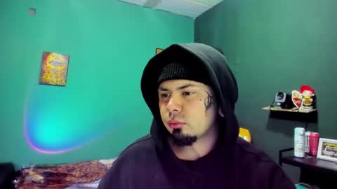 independient model online show from September 14, 7:10 am