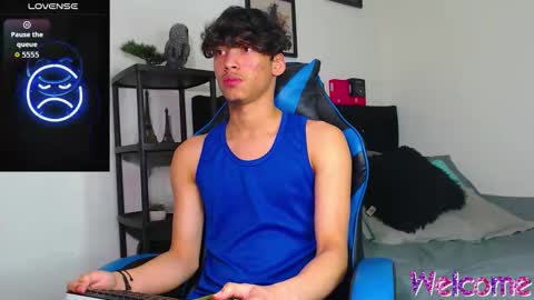 gael_jones online show from December 1, 2:25 am