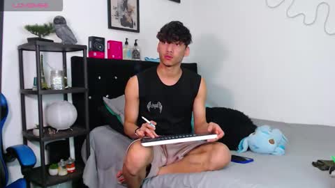 gael_jones online show from October 26, 5:09 am