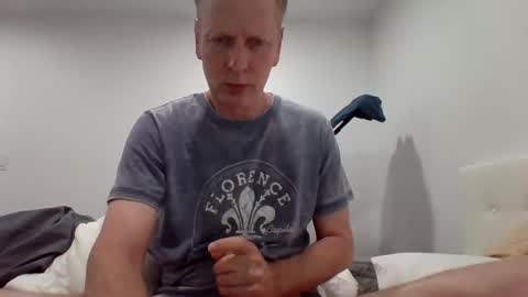 Snapshot of gamerboy200 chatting on October 30, 1:41 am gamerboy200 online show from October 30, 1:41 am