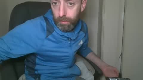 Snapshot of geon2xx chatting on December 12, 10:31 pm Geon online show from December 12, 10:31 pm