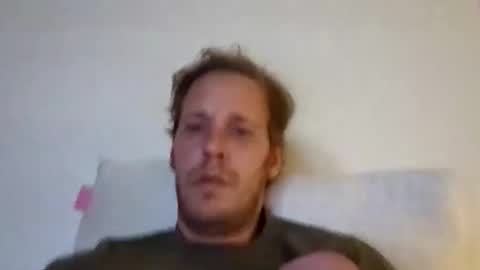 gjalbert86 online show from December 1, 6:27 am