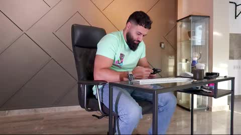 Snapshot of glennmasters chatting on February 14, 1:40 pm Matthew .. for short call me Matt online show from February 14, 1:40 pm