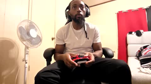 glomightyj online show from February 1, 1:37 am