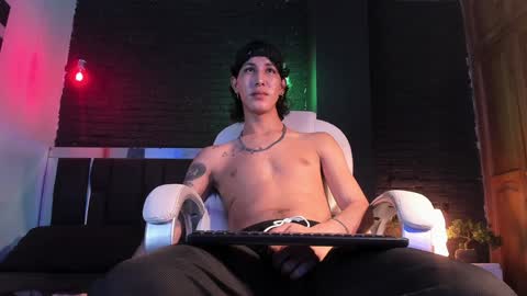 Snapshot of godly_huan chatting on December 8, 3:13 pm HUAN online show from December 8, 3:13 pm