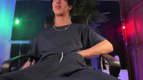 Snapshot of godly_huan chatting on February 23, 5:06 am HUAN online show from February 23, 5:06 am