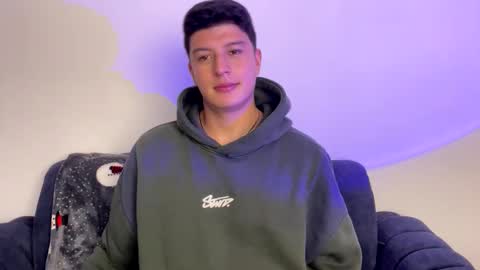 goldenknight33 online show from December 5, 5:31 pm