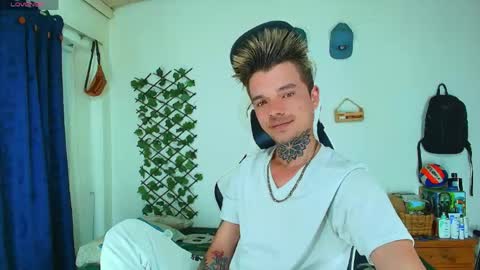 Goldy Loyal93 online show from May 14, 9:35 pm