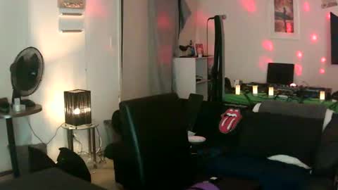 Snapshot of goldyguy011 chatting on February 13, 6:59 pm goldyguy011 online show from February 13, 6:59 pm