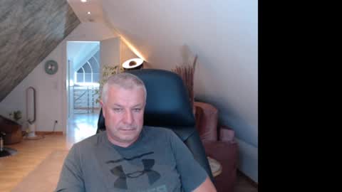 grau197077 online show from July 17, 2:13 pm