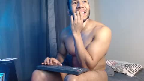 holl latino online show from January 7, 2:05 am