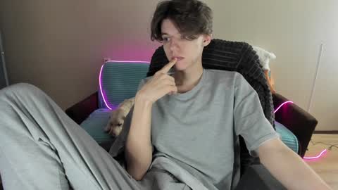 guy_liam1 online show from December 28, 7:44 am