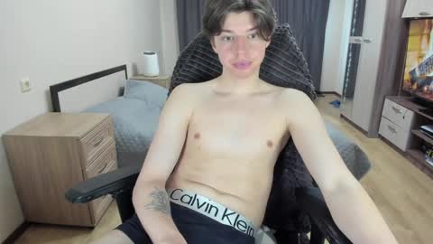 guy_liam1 online show from April 7, 1:55 pm
