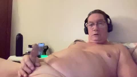 Snapshot of gwashere4u chatting on December 29, 3:54 am gwashere4u online show from December 29, 3:54 am