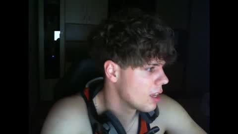 gymguy0505 online show from December 15, 10:51 pm