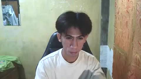 Snapshot of hairyhugecock_22 chatting on October 27, 10:12 pm hairyhugecock_22 online show from October 27, 10:12 pm