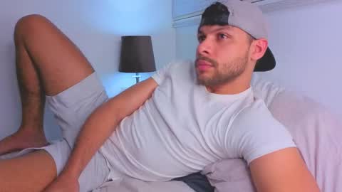 Independent       model  online show from November 24, 11:39 pm