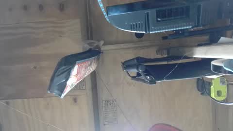 Snapshot of handiemanhere chatting on December 8, 5:50 am naked man online show from December 8, 5:50 am