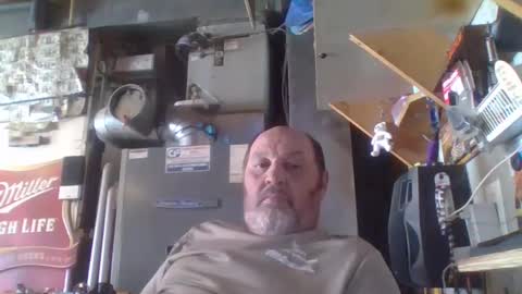 Snapshot of handiemanhere chatting on October 1, 6:23 pm naked man online show from October 1, 6:23 pm