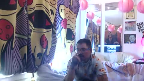 Snapshot of hankrams chatting on September 28, 7:01 pm hank rams online show from September 28, 7:01 pm