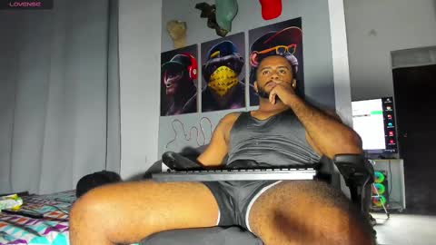 Snapshot of hardboy_latin chatting on October 23, 4:05 am hardboy_latin online show from October 23, 4:05 am