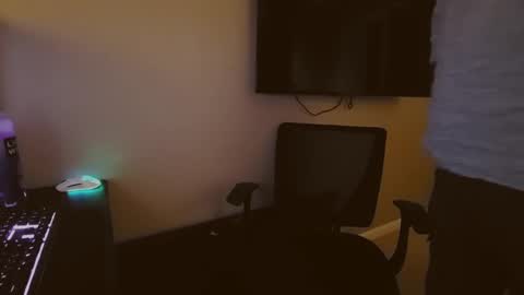 Tom online show from December 15, 9:20 pm