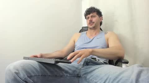 Snapshot of harrydaviss chatting on October 28, 4:15 am alpha online show from October 28, 4:15 am