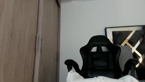 Snapshot of heavy_thor chatting on October 5, 12:25 am Thor online show from October 5, 12:25 am