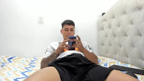 Snapshot of hector_18_ chatting on February 27, 11:04 pm  18 online show from February 27, 11:04 pm