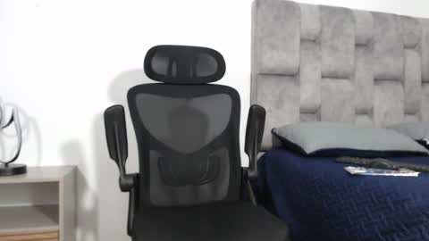Snapshot of hector_18_ chatting on December 3, 10:48 am  18 online show from December 3, 10:48 am