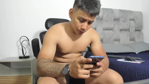 Snapshot of hector_18_ chatting on March 8, 9:35 am  18 online show from March 8, 9:35 am