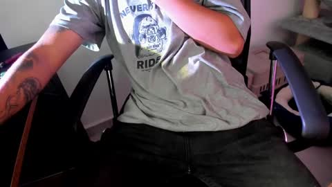 Snapshot of hellseph420 chatting on February 6, 1:16 am Owner of your wallet  online show from February 6, 1:16 am