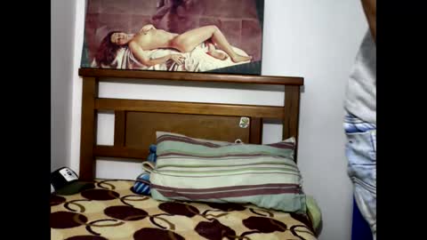 hideonbush online show from November 11, 11:59 am