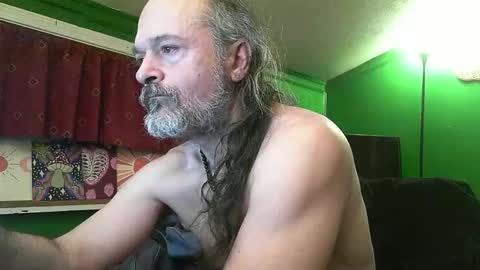 hippiedad333 online show from March 17, 10:40 am