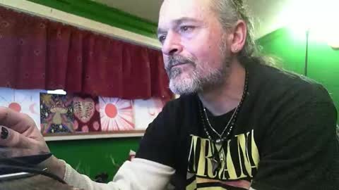 hippiedad333 online show from March 3, 10:49 pm