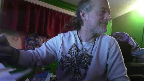 hippiedad333 online show from February 19, 1:46 am