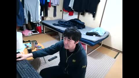 Snapshot of hiro110 chatting on January 16, 4:07 am hiro110 online show from January 16, 4:07 am