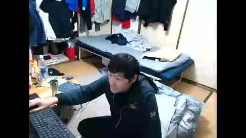 Snapshot of hiro110 chatting on January 1, 7:10 pm hiro110 online show from January 1, 7:10 pm