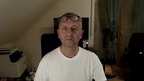 Snapshot of hondowill chatting on October 31, 11:41 pm Bernd online show from October 31, 11:41 pm