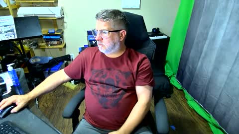 hoozerdaddy online show from December 8, 4:46 am