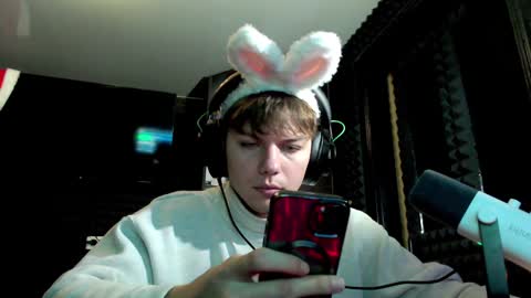 Snapshot of hot_boy_2002_ chatting on December 30, 12:42 pm Hot boy 2002 online show from December 30, 12:42 pm