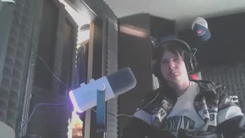 Snapshot of hot_boy_2002_ chatting on February 18, 12:06 pm Hot boy 2002 online show from February 18, 12:06 pm