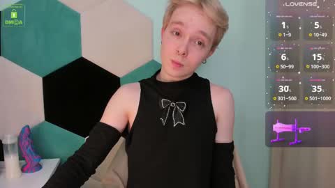 Snapshot of hot_twinkboy chatting on February 24, 3:20 pm hot_twinkboy online show from February 24, 3:20 pm