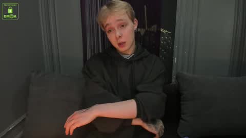 Snapshot of hot_twinkboy chatting on February 15, 10:44 am hot_twinkboy online show from February 15, 10:44 am