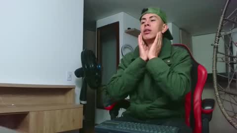 hot_twinks83 online show from September 22, 11:04 pm