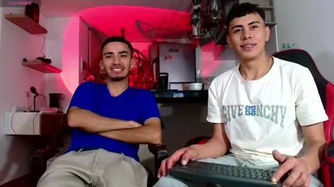 hot_twinks83 online show from October 8, 2:38 am