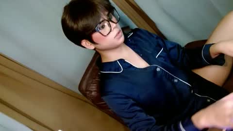hotasian_ online show from June 6, 4:24 pm