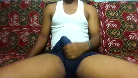hotguyy001 online show from May 28, 2:31 am