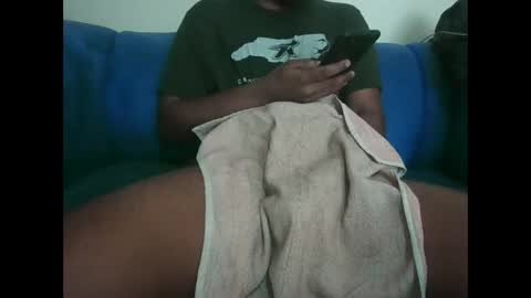 hotguyy001 online show from October 1, 6:06 am